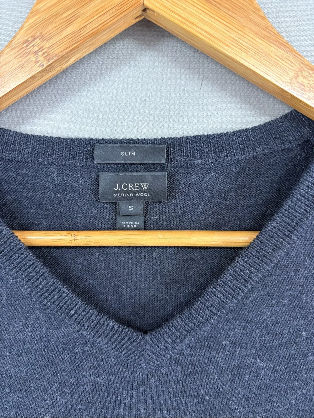 J Crew Merino Wool V Neck Gray Sweater Mens Size Small Classic